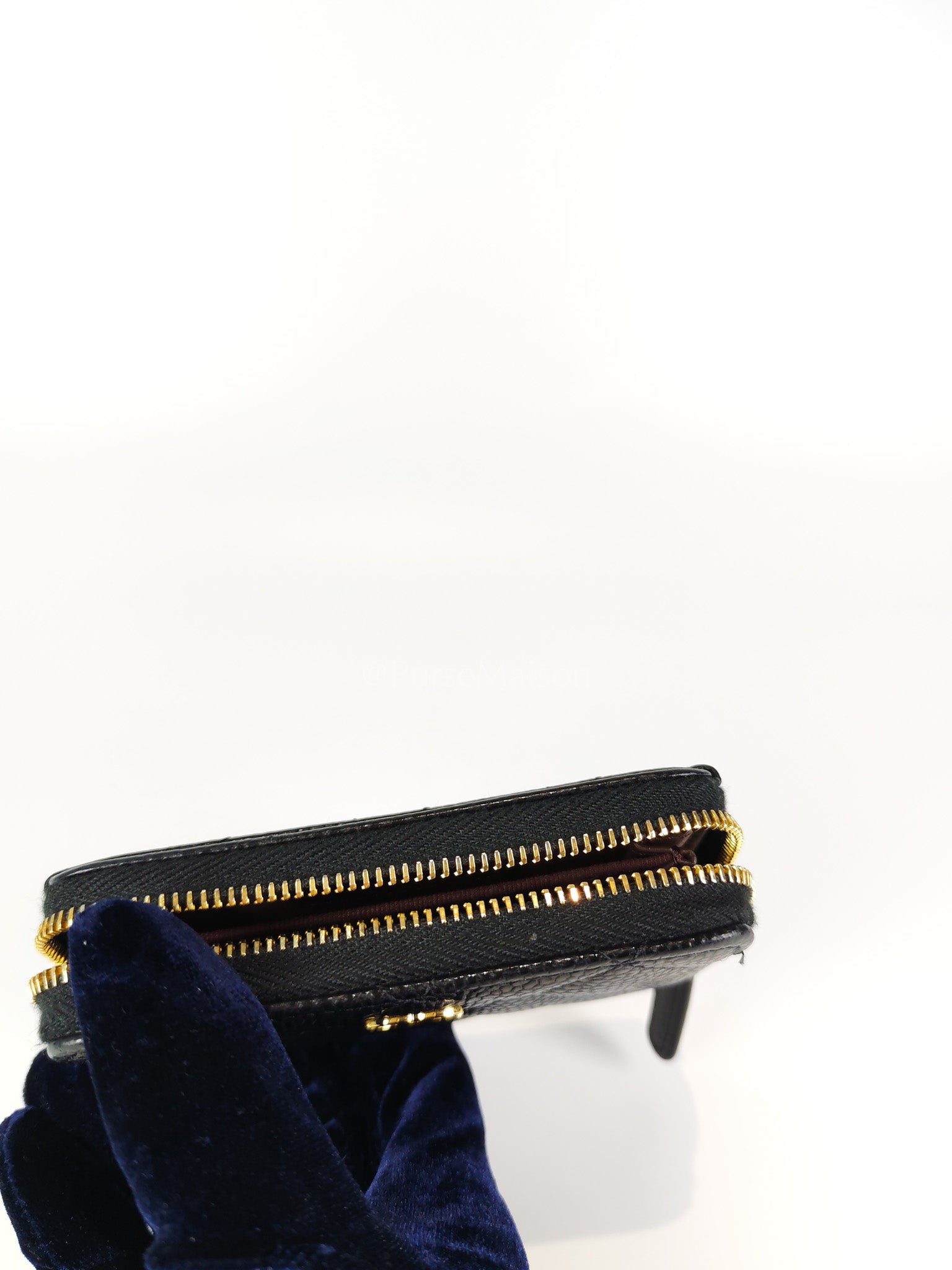 Zippy Card Holder in Black Caviar Leather and Gold Hardware (Microchip) | Purse Maison Luxury Bags Shop