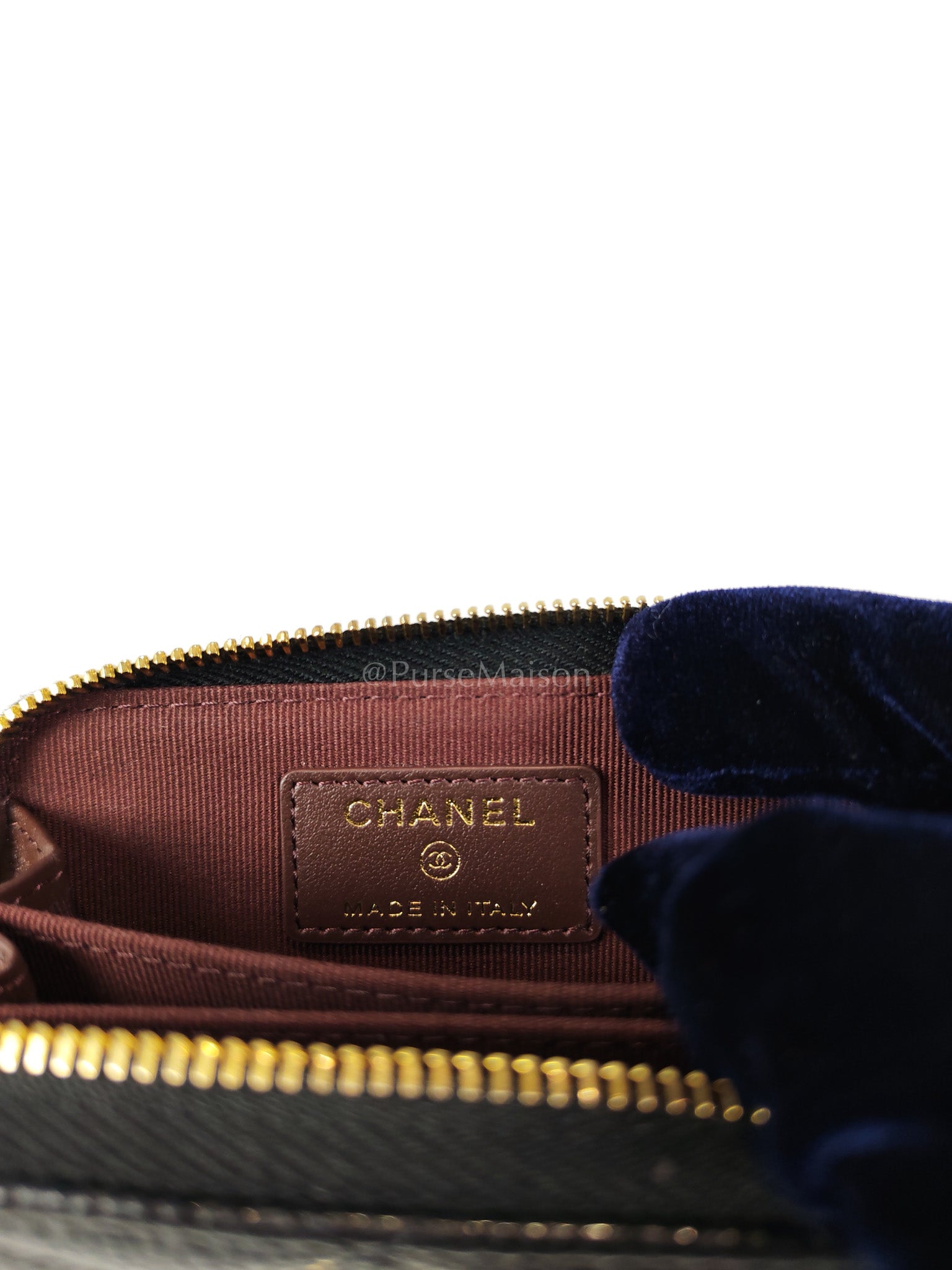 Zippy Card Holder in Black Caviar Leather and Gold Hardware (Microchip) | Purse Maison Luxury Bags Shop