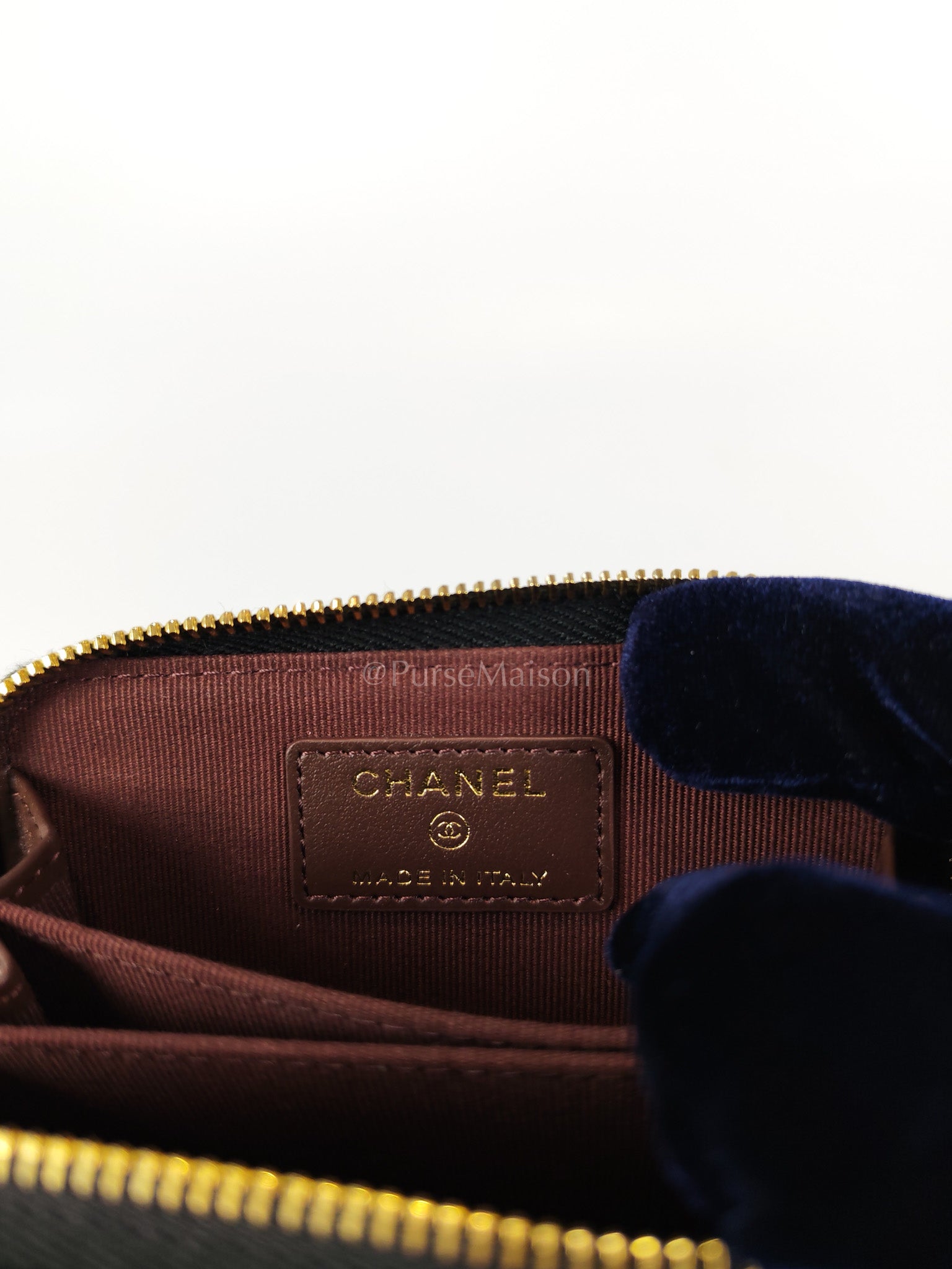 Zippy Card Holder in Black Caviar Leather and Gold Hardware (Microchip) | Purse Maison Luxury Bags Shop