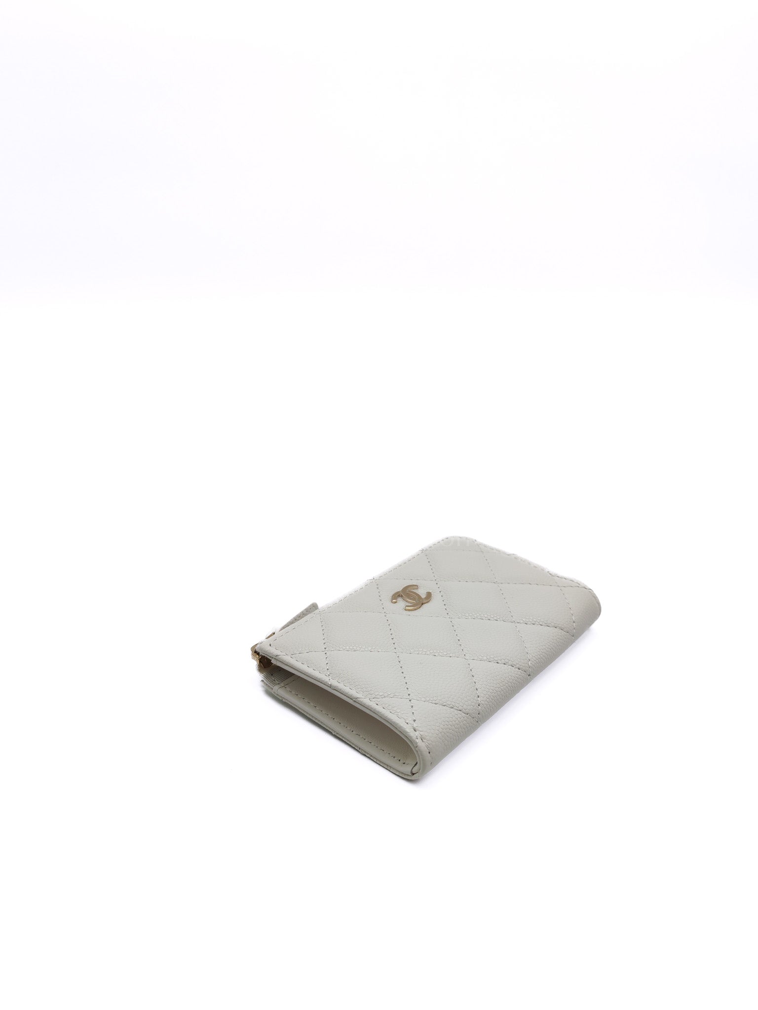 Zippy Key Pouch in White Quilted Caviar Leather and Light Gold Hardware (Microchip) | Purse Maison Luxury Bags Shop