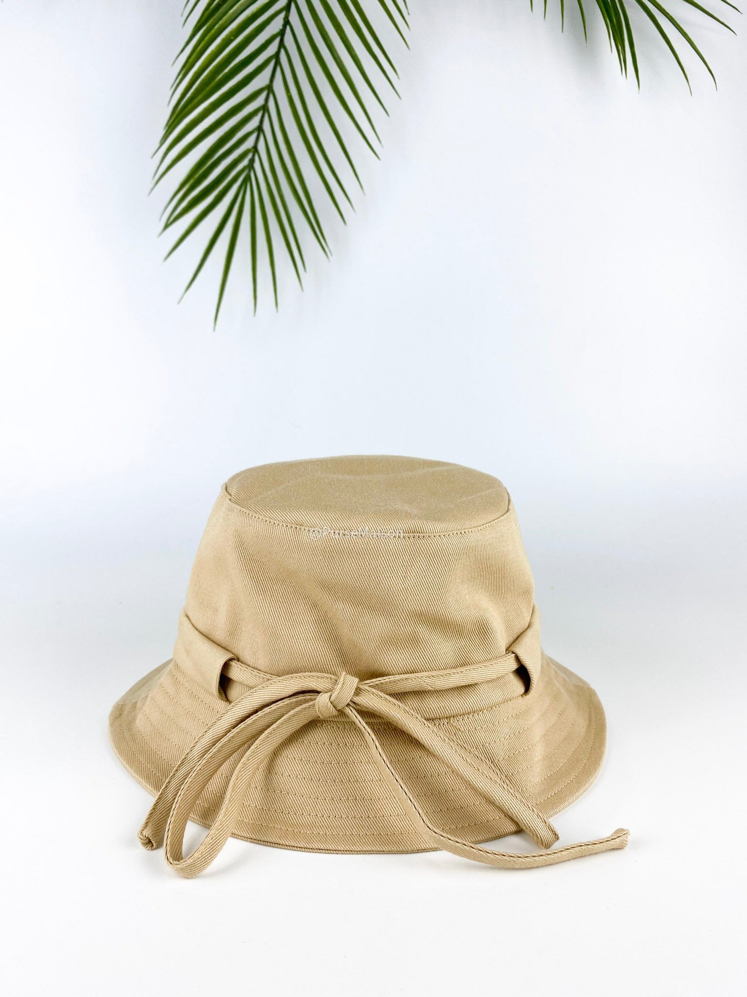 Jacquemus Le Bob Gadjo Bucket Hat (Beige)